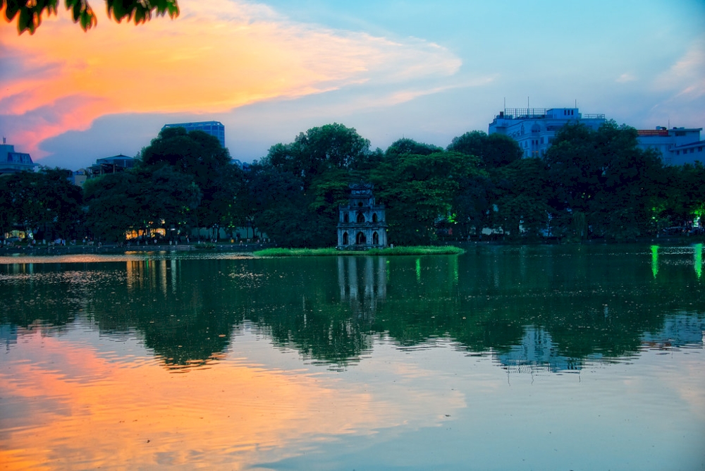 Hoan Kiem Lake walking street is a favorite destination for sunset photography 